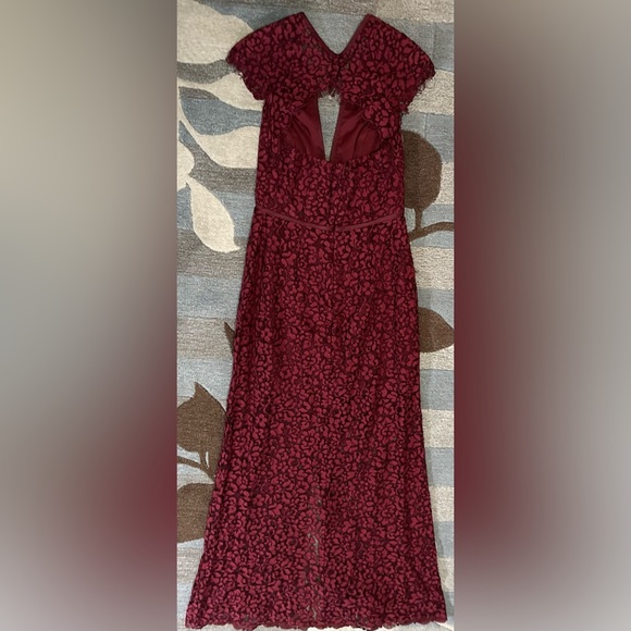 Harlyn Cap Sleeve Front Keyhole & Open Back Embroidered Lace Gown in Pomegranate - Picture 3 of 13